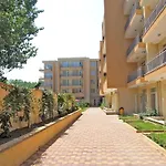 Vp Kamelia Garden ساني بيتش